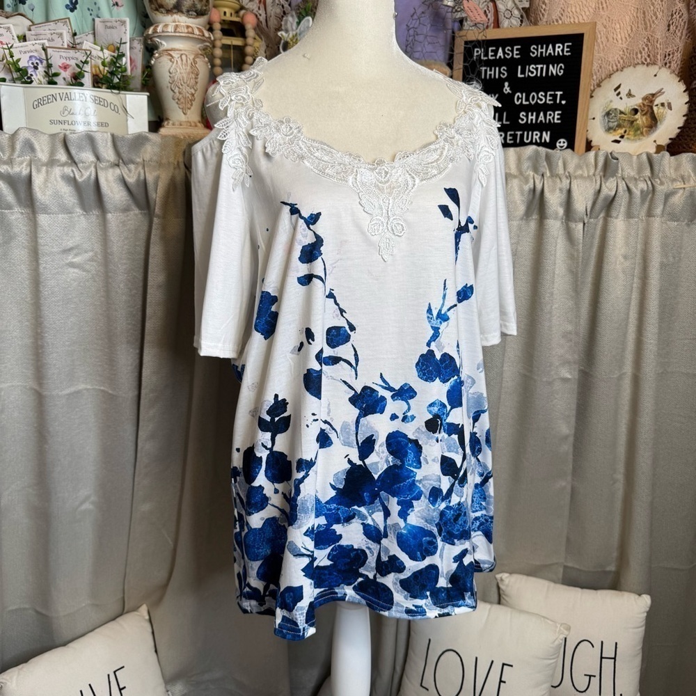 White and Blue Ruffled Cold Shoulder Blouse with Relaxed Fit XL - Picture 2 of 8